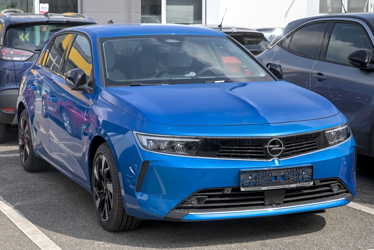 Opel Astra vs. VW Golf: Kompakt-Duell im Check